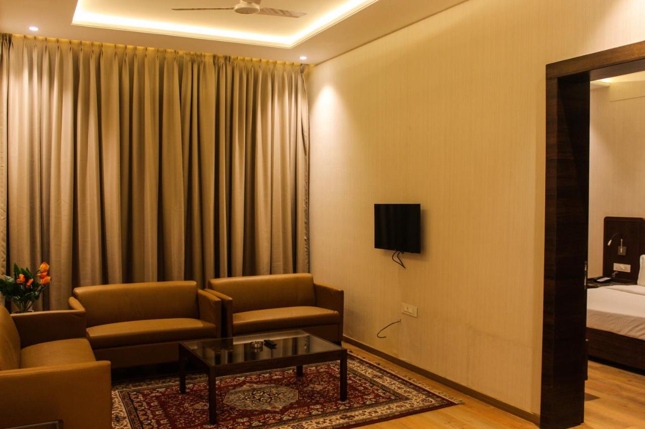 Hotel Rajhans Abhinandan Bhopal Extérieur photo