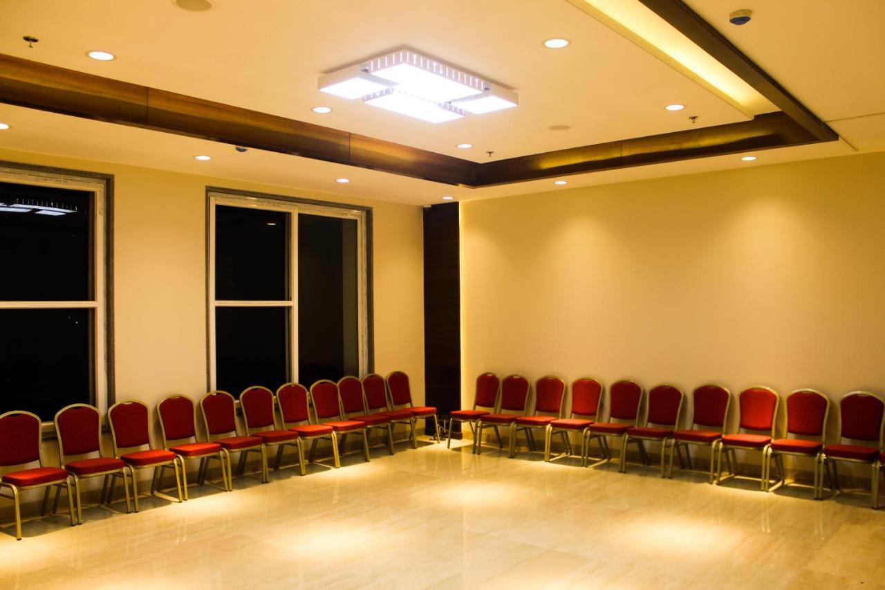 Hotel Rajhans Abhinandan Bhopal Extérieur photo