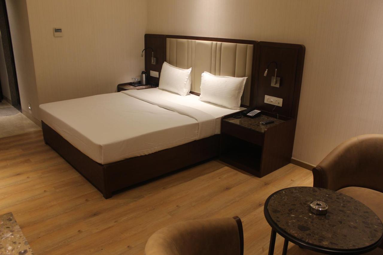 Hotel Rajhans Abhinandan Bhopal Extérieur photo