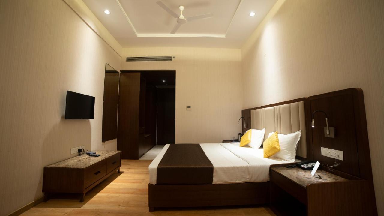 Hotel Rajhans Abhinandan Bhopal Extérieur photo