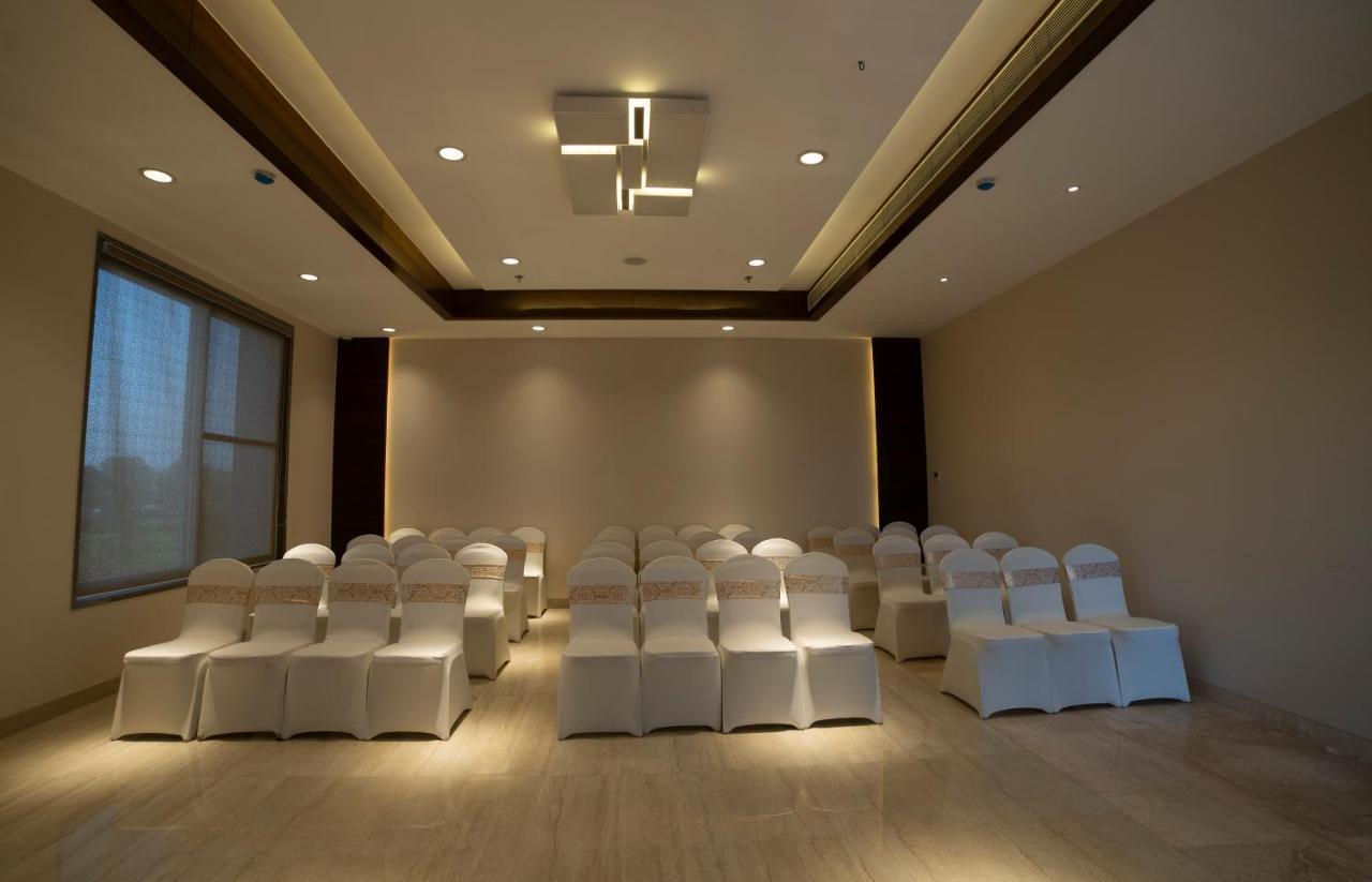 Hotel Rajhans Abhinandan Bhopal Extérieur photo
