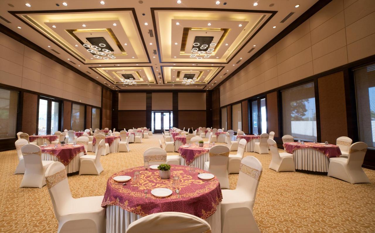 Hotel Rajhans Abhinandan Bhopal Extérieur photo