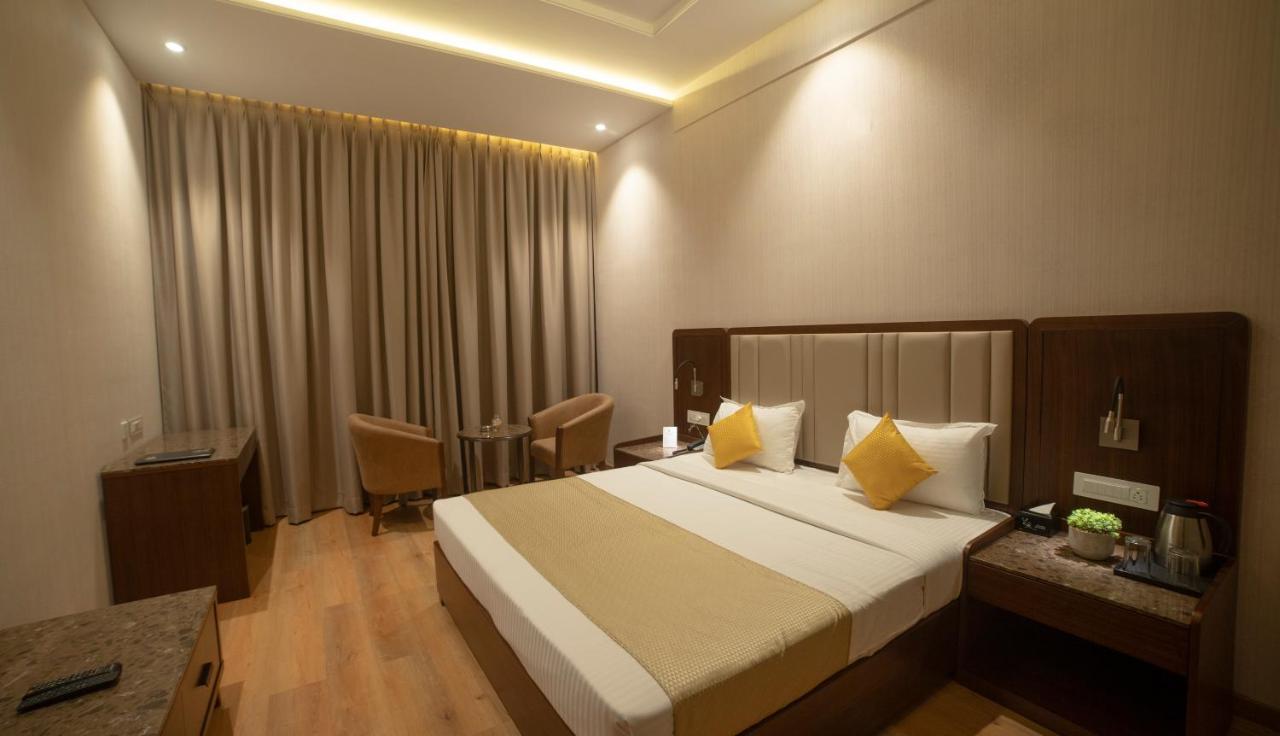 Hotel Rajhans Abhinandan Bhopal Extérieur photo