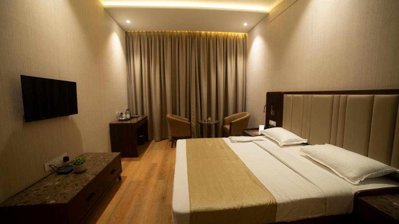 Hotel Rajhans Abhinandan Bhopal Extérieur photo